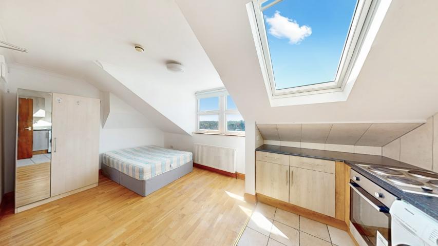 Spacious Studio Burnley Road, Dollis Hill (Inclusive of Gas, Heating+Water)